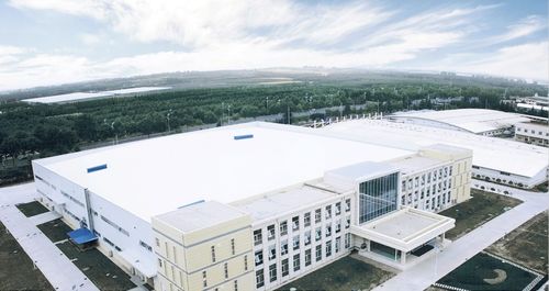 批量制造燈塔工廠 工業(yè)富聯(lián)發(fā)布十大數(shù)字化轉(zhuǎn)型標桿案例，助力經(jīng)緯編布銷售行業(yè)升級